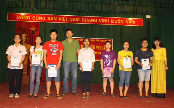 Vui tết thiều nhi 1-6 tuyên dương học sinh giỏi và gia đình văn hóa tiêu biểu năm 2015