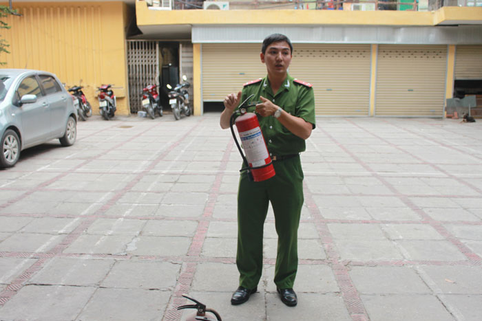 Công ty Đầu tư Xây dựng Dân dụng Hà Nội phối hợp với Đội Cảnh sát Phòng cháy Chữa cháy số 2 tổ chức tập huấn công tác Phòng cháy, chữa cháy và cứu nạn - cứu hộ