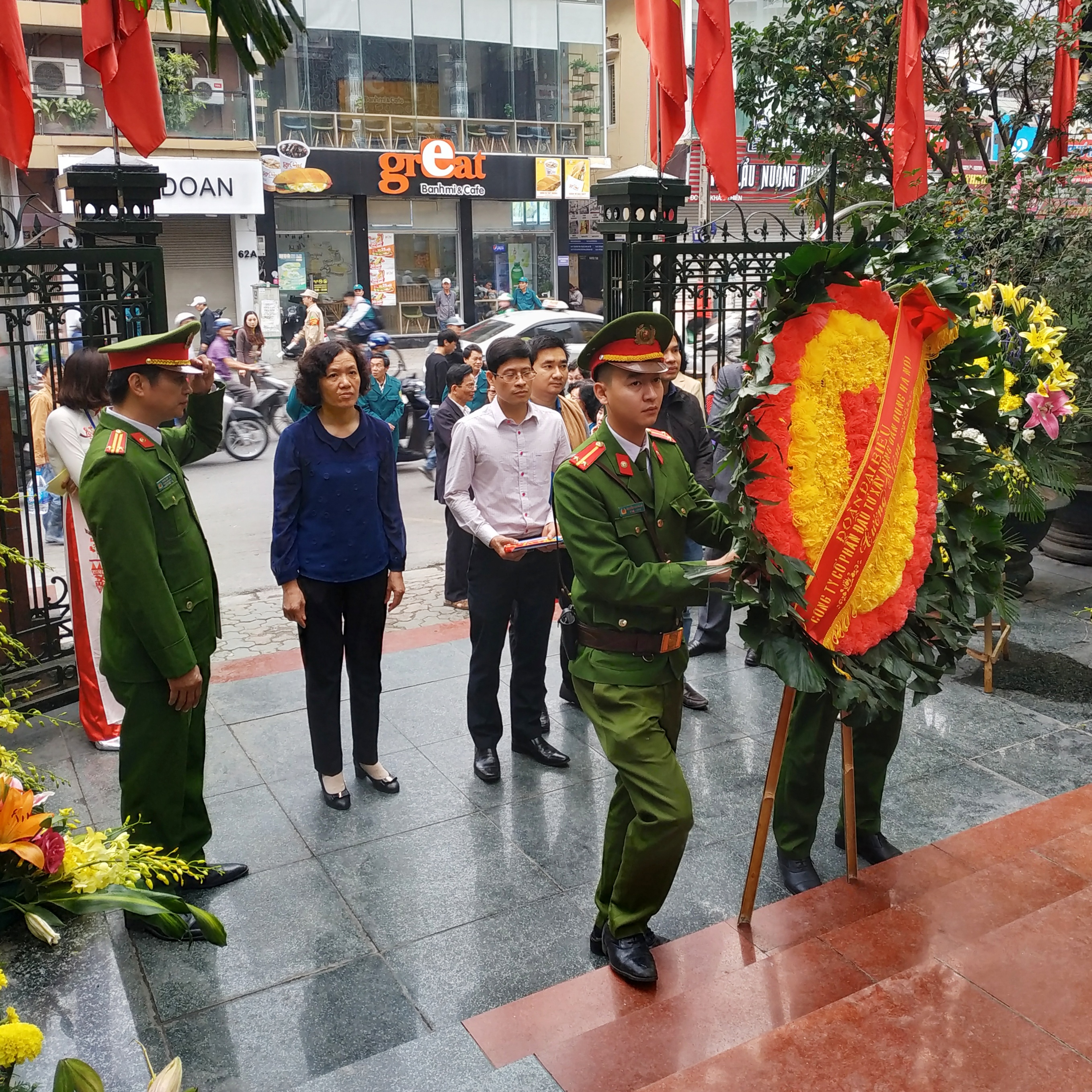 Dâng hương tưởng niệm đồng bào bị bom Mỹ sát hại tại Khâm Thiên