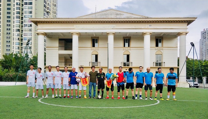 Giao lưu bóng đá với cư dân Yên Hòa Sunshine