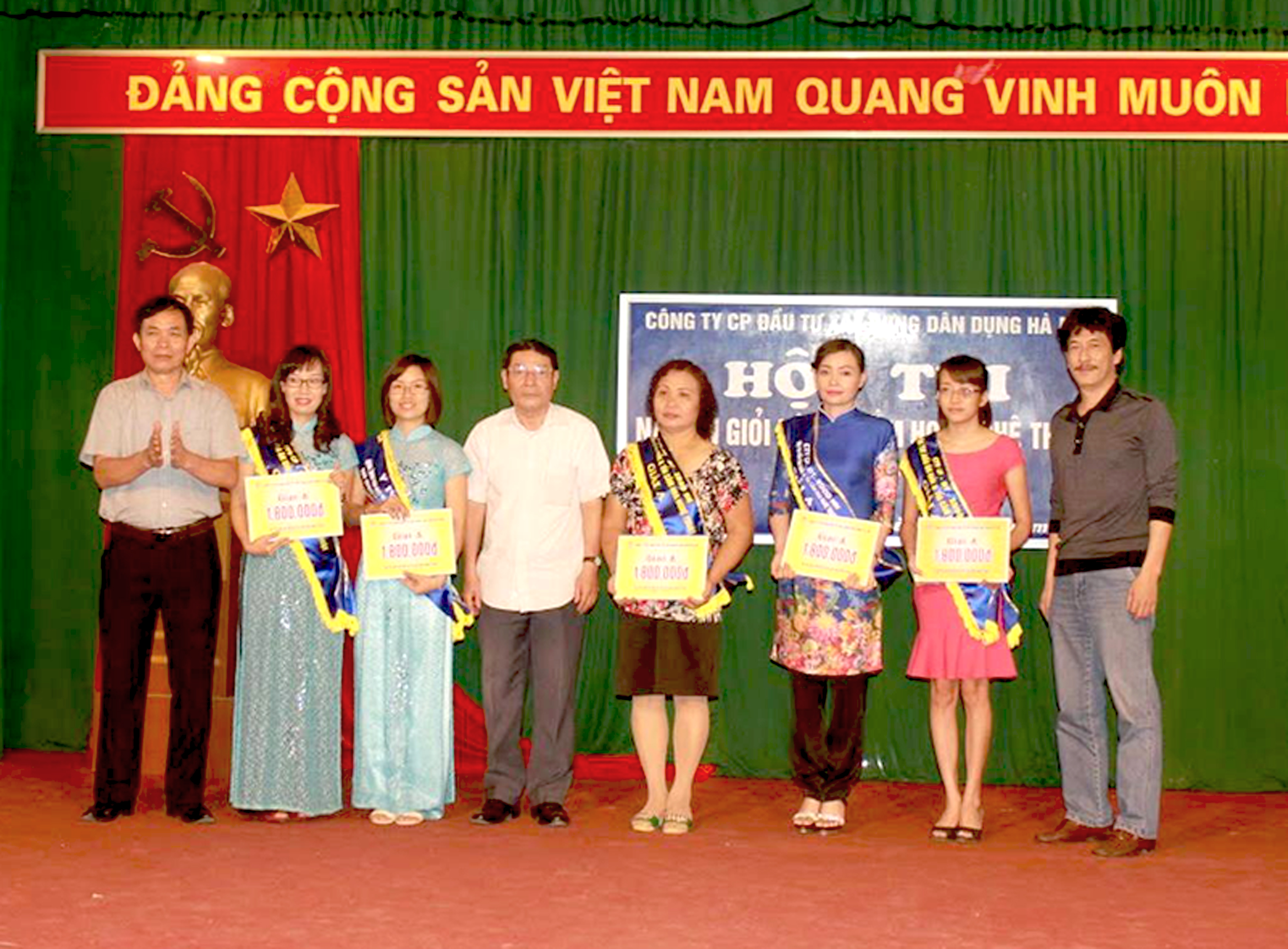 Hội thi nấu ăn giỏi và cắm tỉa hoa nghệ thuật chào mừng ngày Phụ nữ Việt Nam 20-10-2015