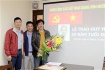 Lễ trao tặng huy hiệu 30 năm tuổi đảng cho đồng chí Đoàn Trịnh Linh - Bí thư Đảng ủy, Giám đốc Công ty