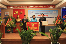 Tổng liên đoàn Lao động Việt Nam tặng Cờ Công đoàn cơ sở vững mạnh có phong trào thi đua xuất sắc năm 2014